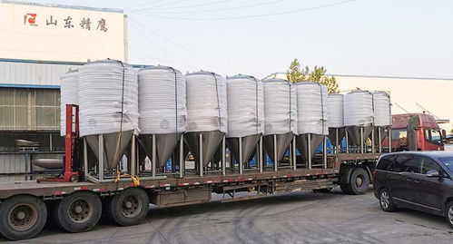 山東精鷹生產(chǎn)的1000l精釀啤酒設備完成 組織發(fā)貨現(xiàn)場